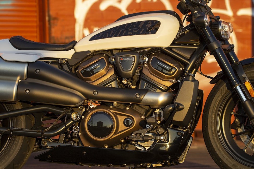 Bình xăng lớn có dung tích 11,8 lít trên Harley-Davidson Sportster S 2021 Bình xăng lớn có dung tích 11,8 lít trên Harley-Davidson Sportster S 2021