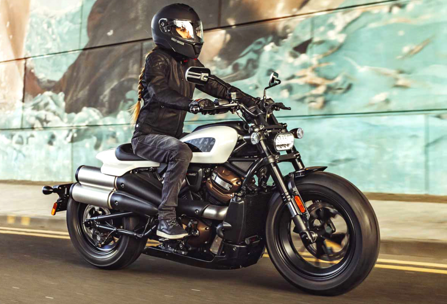 Dáng lái thể thao, chiều cao hợp lý trên Harley-Davidson Sportster S 2021 Dáng lái thể thao, chiều cao hợp lý trên Harley-Davidson Sportster S 2021