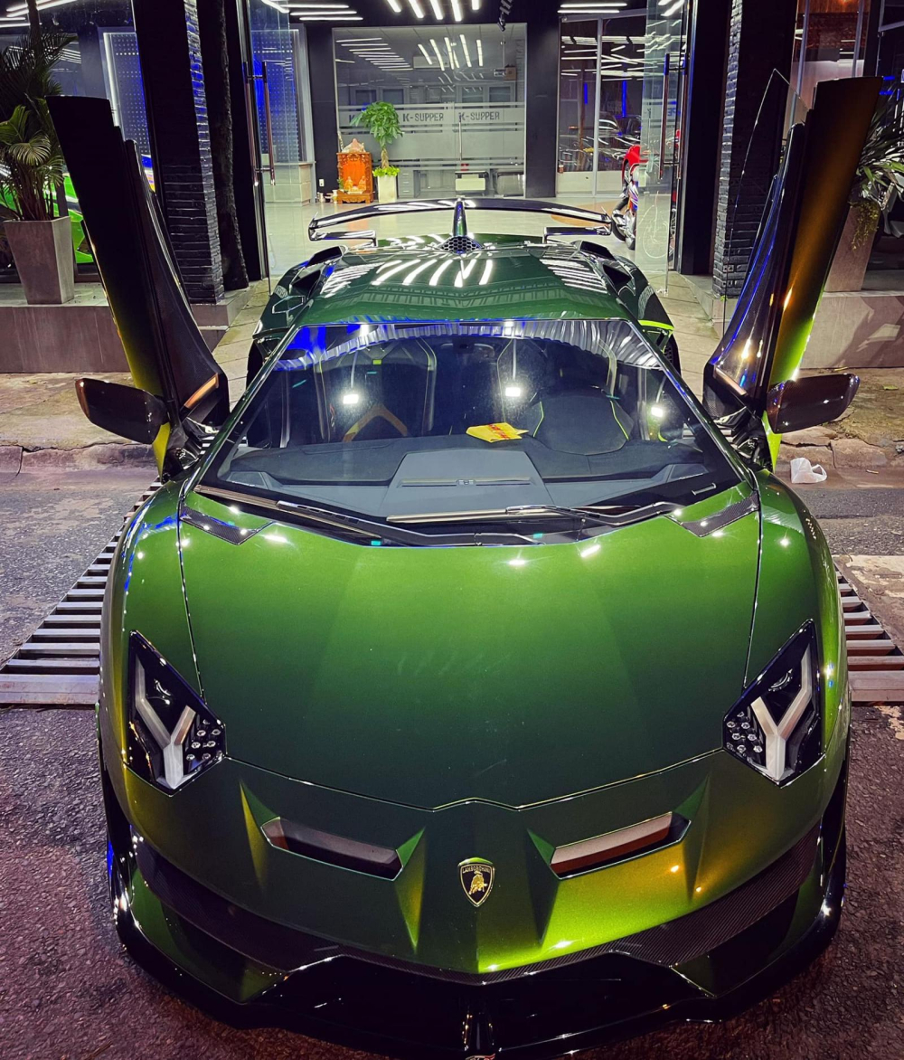 Cận cảnh Lamborghini Aventador SVJ mới về nước với bộ áo Verde Ermes cá tính của đại gia Việt Cận cảnh Lamborghini Aventador SVJ mới về nước với bộ áo Verde Ermes cá tính của đại gia Việt