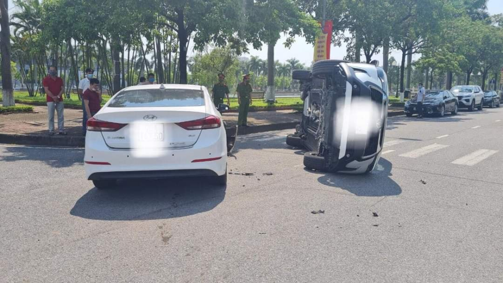 giữa xe Hyundai Elantra và Toyota Corolla Cross ở Bắc Ninh giữa xe Hyundai Elantra và Toyota Corolla Cross ở Bắc Ninh