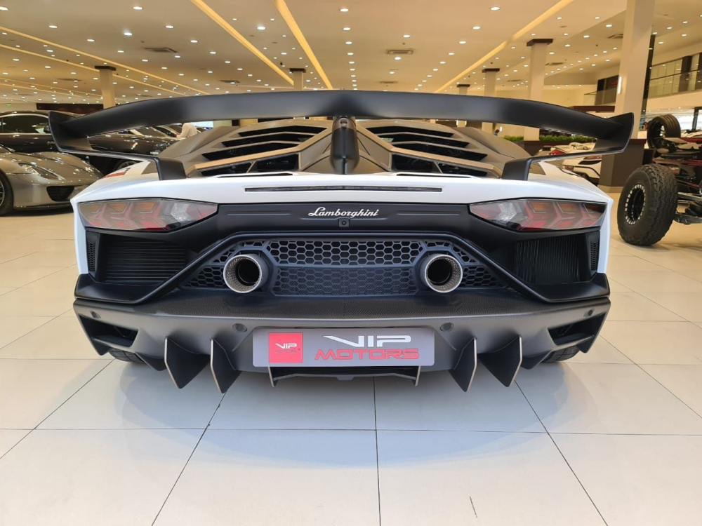 Thiết kế đuôi siêu xe Lamborghini Aventador SVJ63