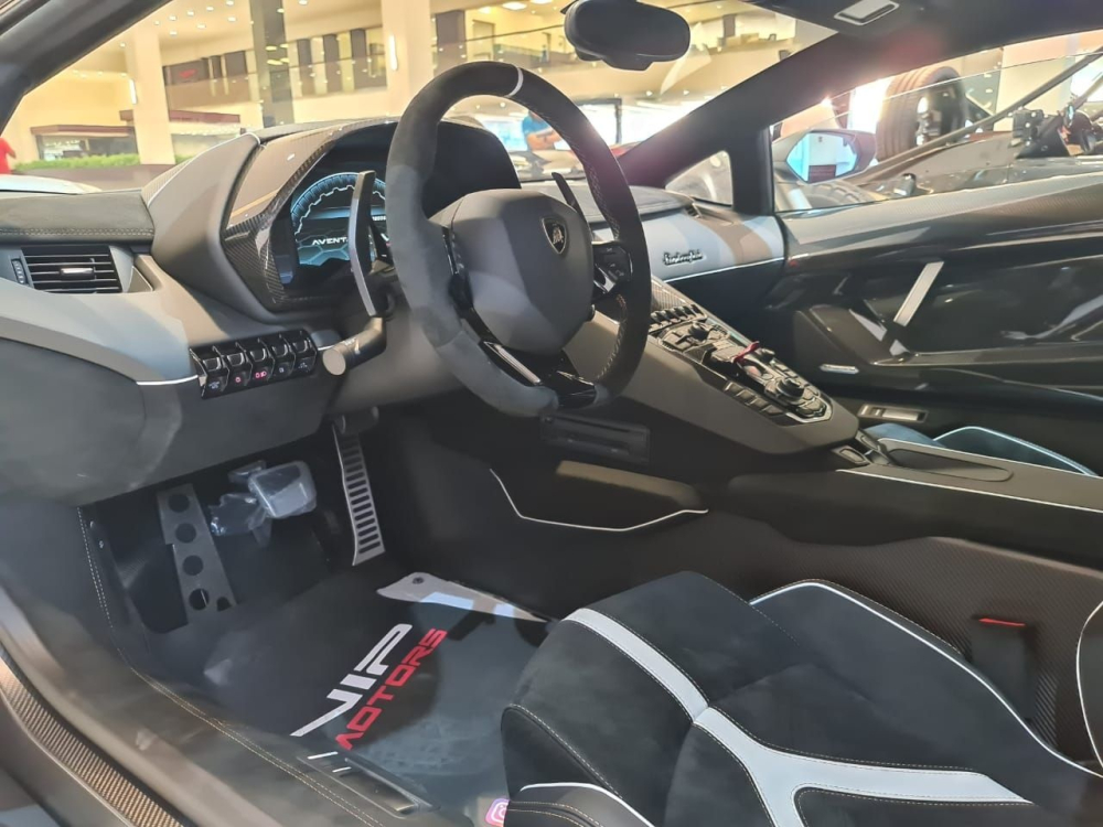Nội thất xe Lamborghini Aventador SVJ63 rao bán ở Dubai