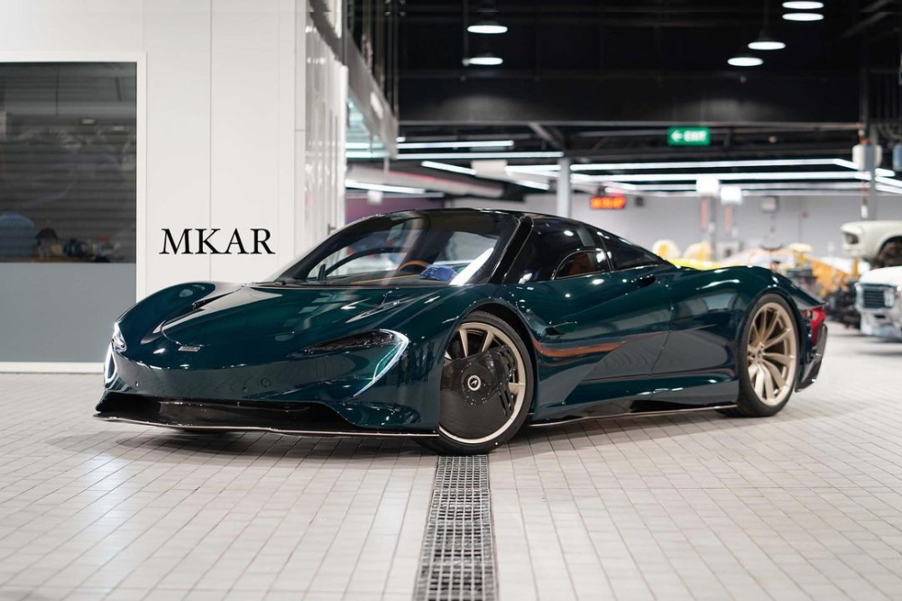 Chiếc xe McLaren Speedtail này có màu xanh carbon