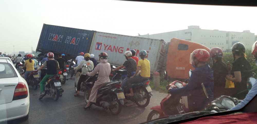 Vụ tai nạn khiến giao thông qua đây bị ùn tắc