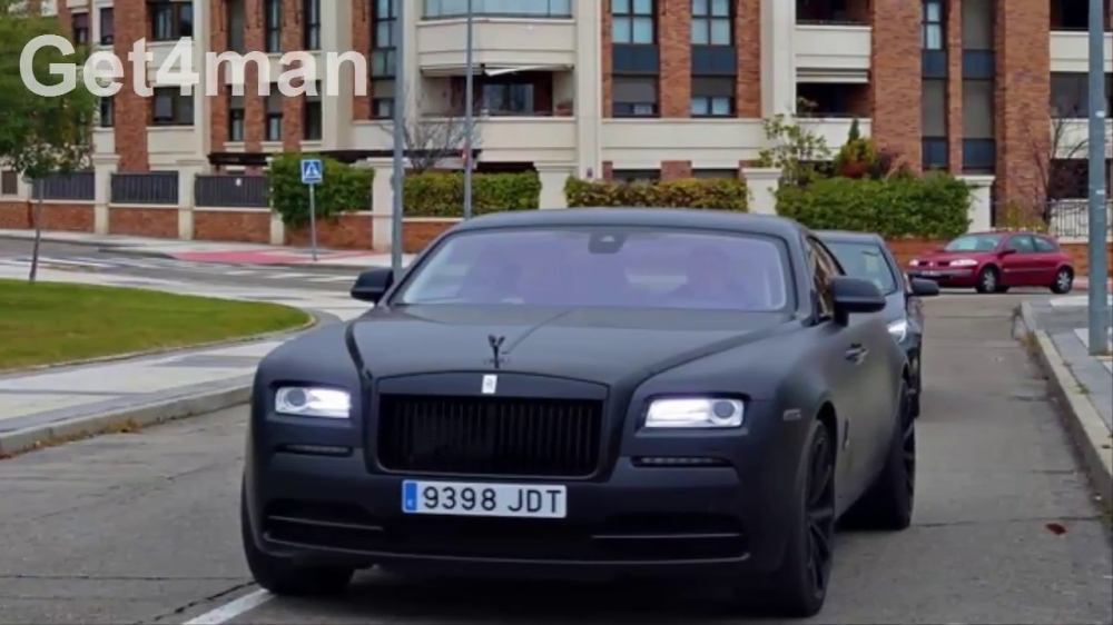 Rolls-Royce Wraith của Antoine Griezmann lúc mang màu đen mờ Rolls-Royce Wraith của Antoine Griezmann lúc mang màu đen mờ
