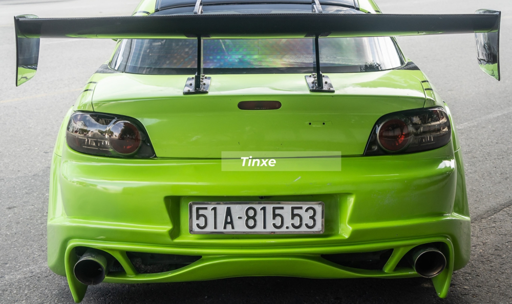 Phần đuôi xe lột xác với body kit