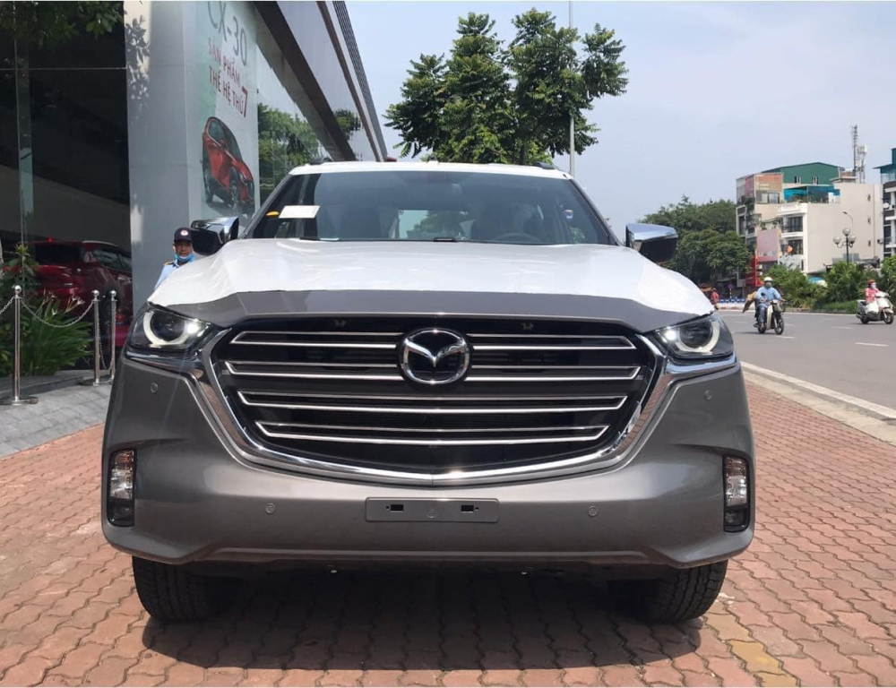 Mazda BT-50 2021 đã được đưa về các đại lý.