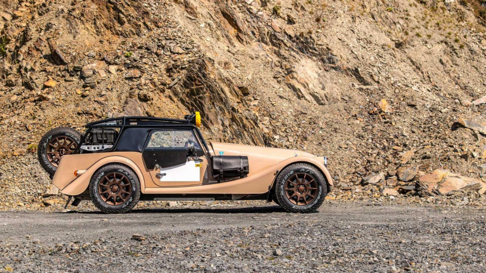 Ph&iacute;a sườn của Morgan Plus Four CX-T