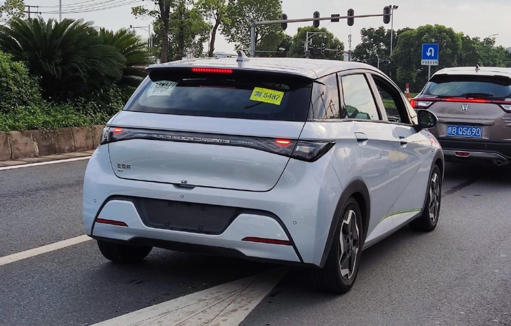 BYD Dolphin dùng mô-tơ điện có công suất tối đa 95 mã lực BYD Dolphin dùng mô-tơ điện có công suất tối đa 95 mã lực