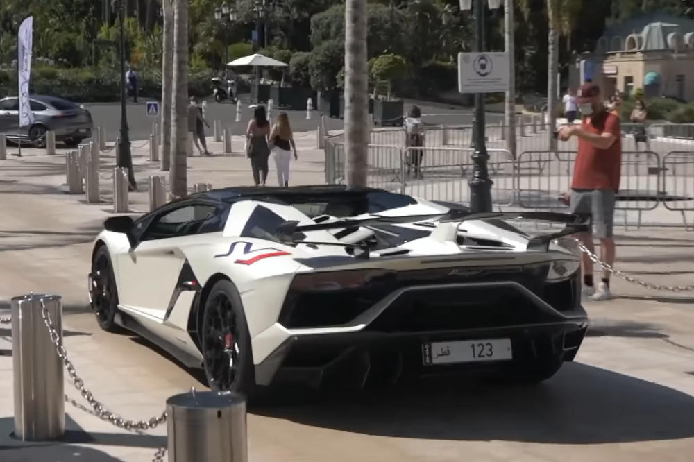 Chiếc Lamborghini Aventador SVJ Roadster này cho thấy độ chịu chơi của các đại gia Trung Đông