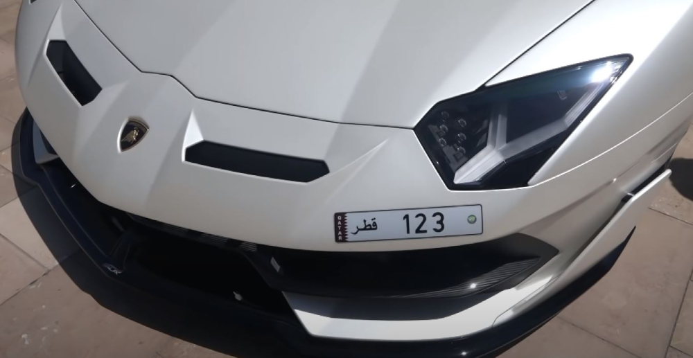 Chiếc Lamborghini Aventador SVJ Roadster được sơn màu trắng ngọc trai