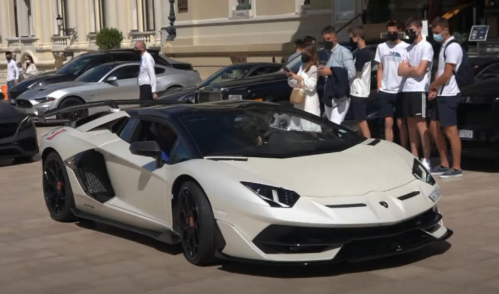 Chiếc Lamborghini Aventador SVJ Roadster xuất hiện tại thiên đường siêu xe Monaco