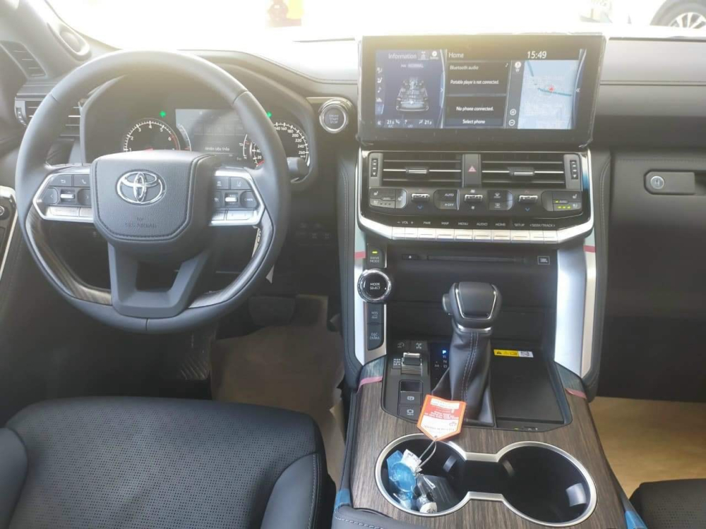 Toyota Land Cruiser thế hệ mới có màn hình giải trí 12,3 inch cùng với nhiều thay đổi khác