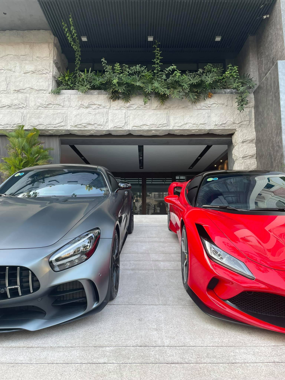 Đây là cặp siêu xe hiện có mặt trong garage của Cường Đô-la và Đàm Thu Trang