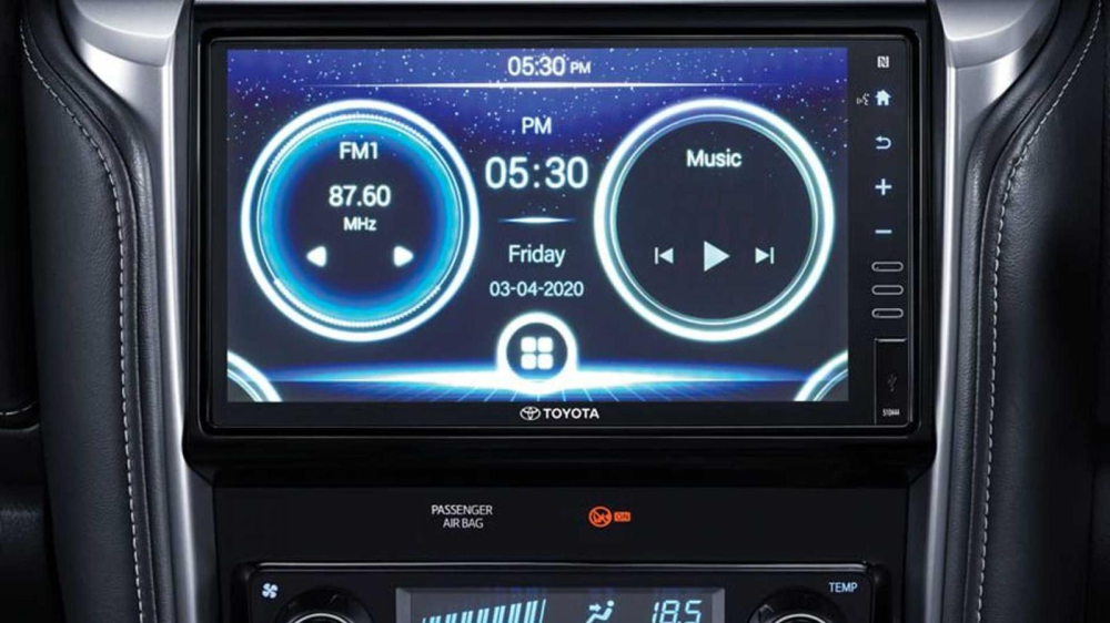 M&agrave;n h&igrave;nh trung t&acirc;m của Toyota Fortuner GR Sport 2022