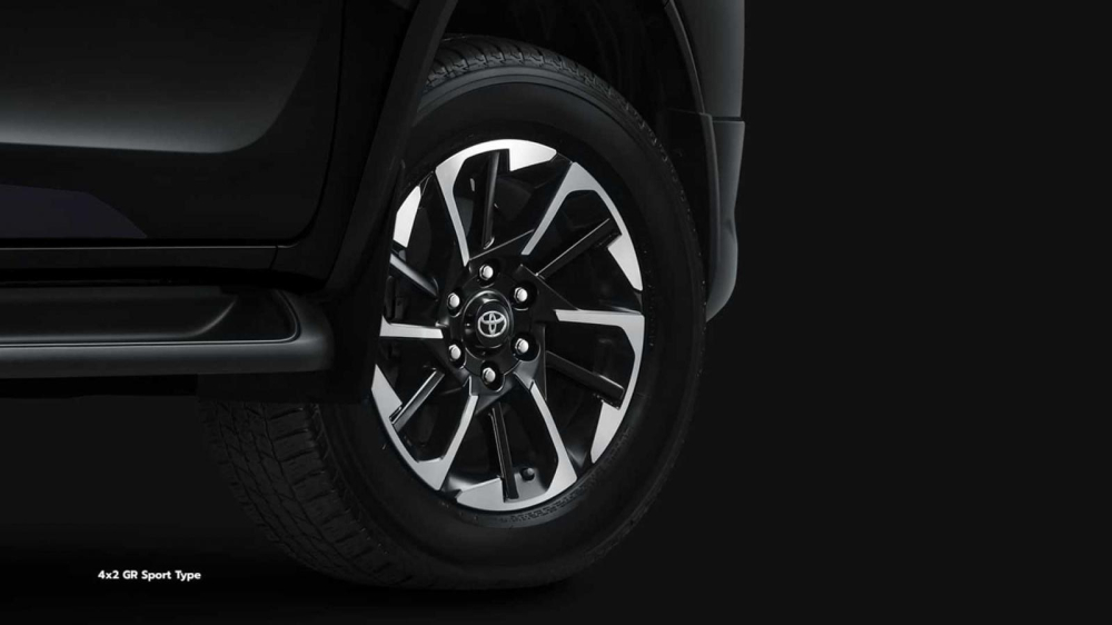 Bộ v&agrave;nh của Toyota Fortuner GR Sport 2022