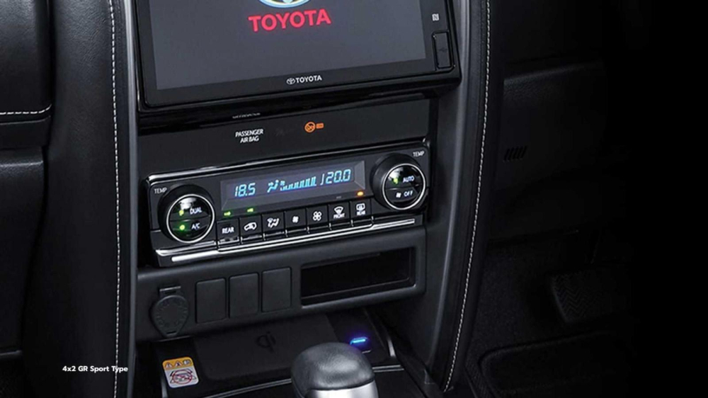 Toyota Fortuner GR Sport 2022 d&ugrave;ng điều h&ograve;a tự động 2 v&ugrave;ng