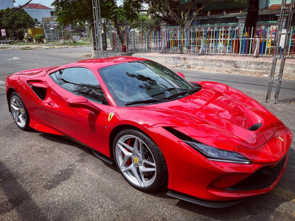 Si&ecirc;u xe Ferrari F8 Tributo thứ 3 về Việt Nam