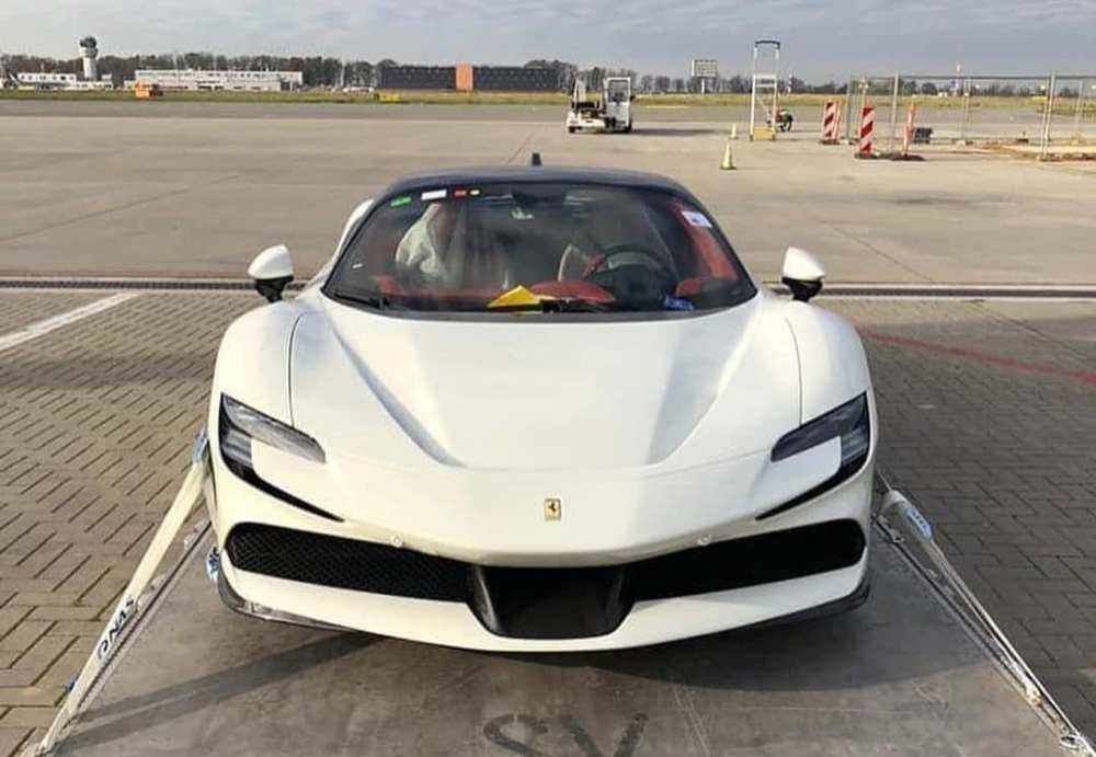 Thêm tin đồn siêu xe Ferrari SF90 Stradale Thêm tin đồn siêu xe Ferrari SF90 Stradale nhăm nhe về nước, lần nay là màu sơn độc