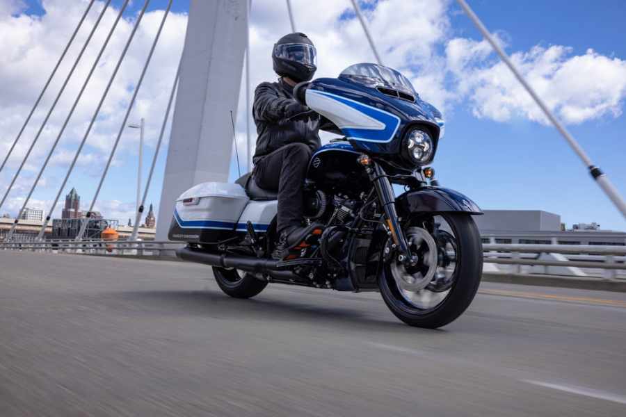 Màu sơn thủ công tuyệt đẹp trên Harley-Davidson Street Glide Special 2021