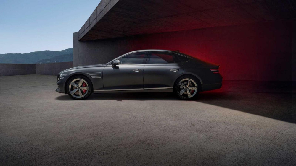 Genesis G80 Sport 2022 nhìn bên sườn Genesis G80 Sport 2022 nhìn bên sườn