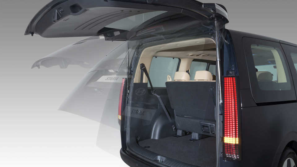 Cửa cốp chỉnh điện của Hyundai Staria 2022