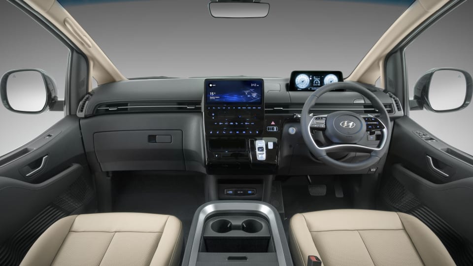 Nội thất bên trong Hyundai Staria 2022 bản cao cấp nhất tại Úc