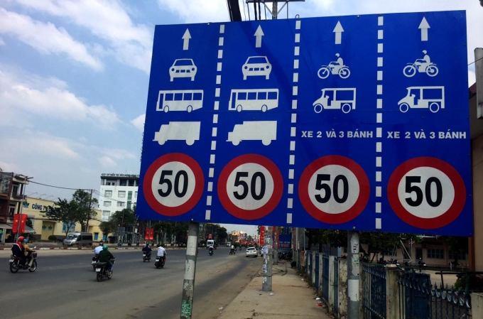 Giảm tốc độ tối đa khi đi qua khu vực đ&ocirc;ng d&acirc;n cư nếu kh&ocirc;ng xem x&eacute;t kỹ lưỡng c&oacute; thể dẫn đến việc giảm năng lực lưu th&ocirc;ng.