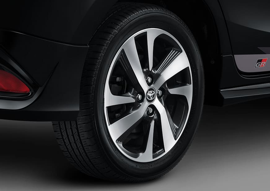 V&agrave;nh hợp kim của Toyota Yaris GR Sport 2022