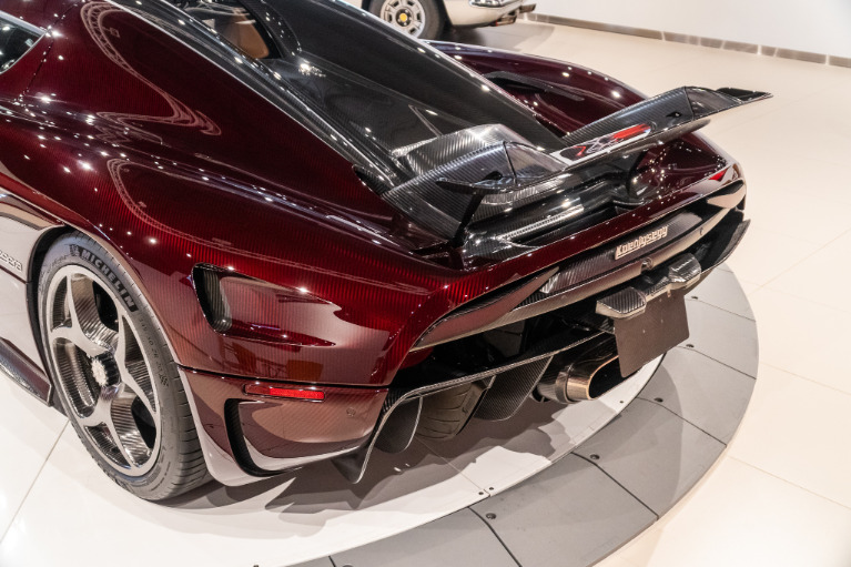 2 m&agrave;u sắc carbon n&agrave;y kết hợp với nhau đẹp mắt