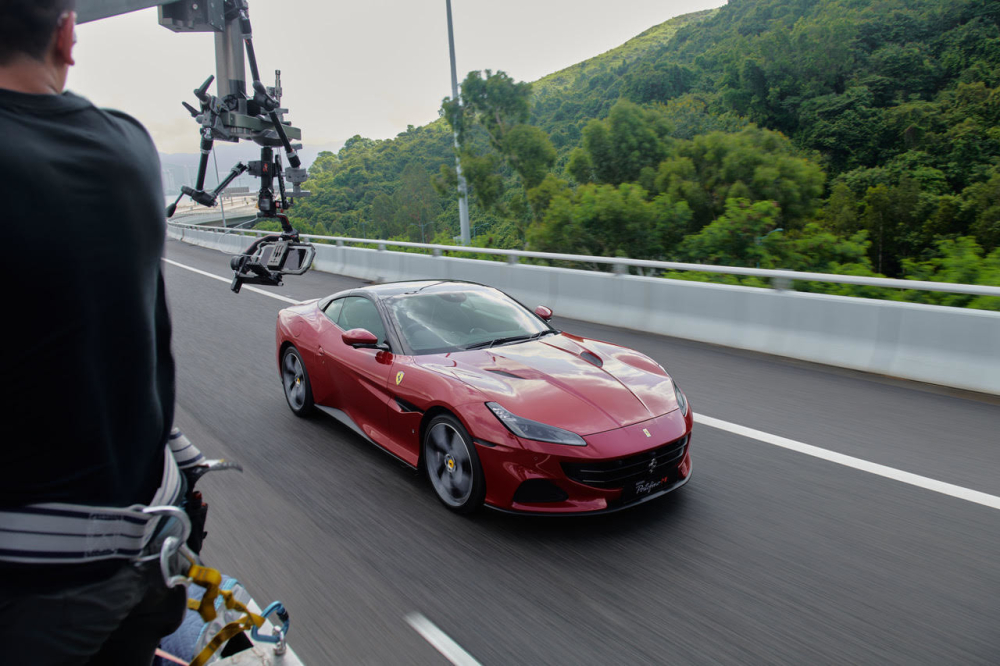 Hậu trường quay Ferrari Portofino M với chiếc iPhone 12 Pro Max