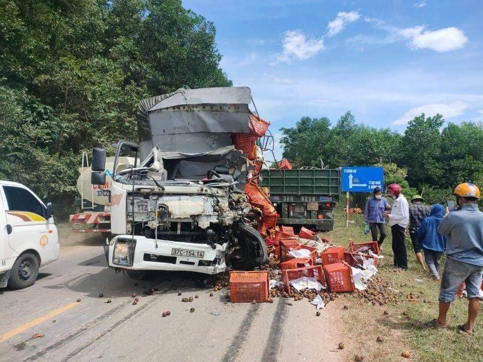 Hiện trường vụ tai nạn nghiêm trọng tại Hà Tĩnh