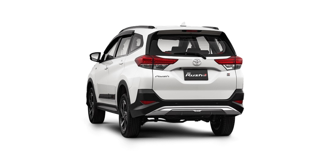 Toyota Rush GR Sport 2022 c&ograve;n c&oacute; tấm ốp gầm sau m&agrave;u bạc