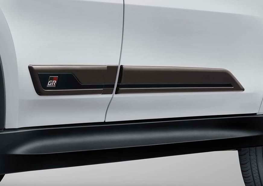 Ốp b&ecirc;n sườn của Toyota Rush GR Sport 2022