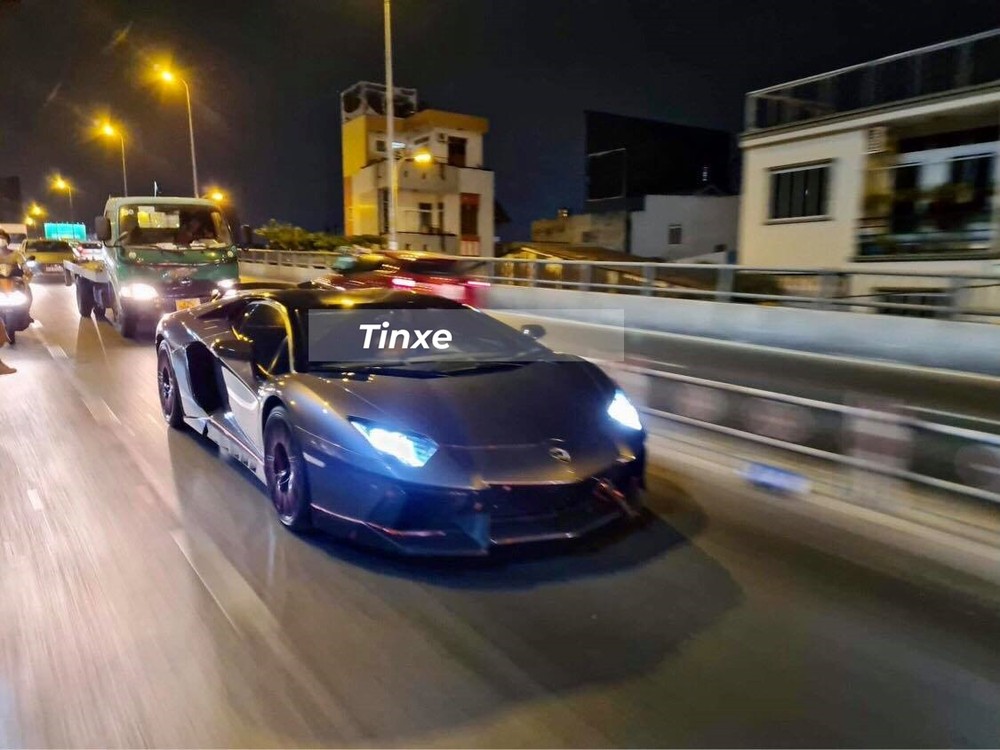 Đ&acirc;y l&agrave; 1 trong 2 chiếc xe Lamborghini Aventador mang biển L&agrave;o tại Việt Nam