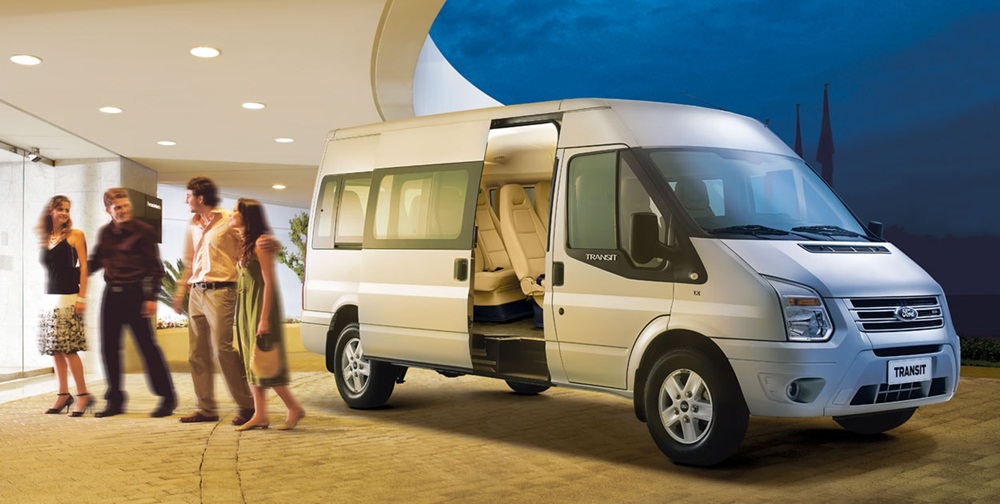 Giá xe Ford Transit khởi điểm từ 798 triệu đồng