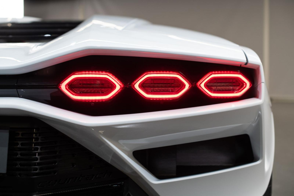 Đèn hậu của Lamborghini Countach LPI 800-4 2022 Đèn hậu của Lamborghini Countach LPI 800-4 2022