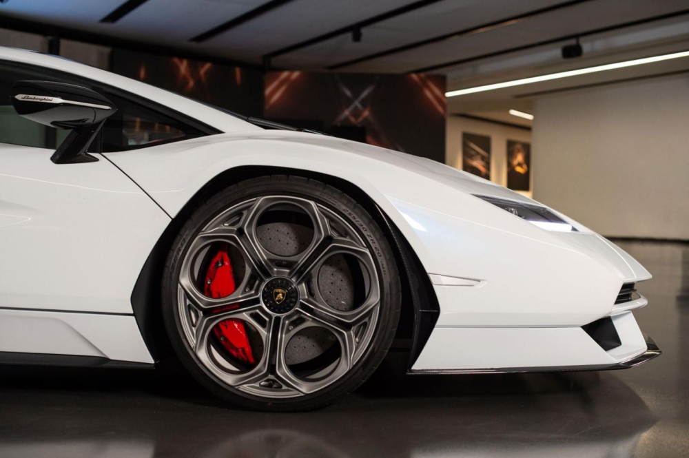 Bộ vành hợp kim 20 inch phía trước của Lamborghini Countach LPI 800-4 2022 Bộ vành hợp kim 20 inch phía trước của Lamborghini Countach LPI 800-4 2022