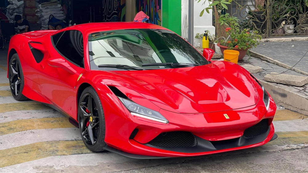 Hiện bộ &aacute;o xanh neon đ&atilde; được lột bỏ để xe trở về m&agrave;u nguy&ecirc;n bản