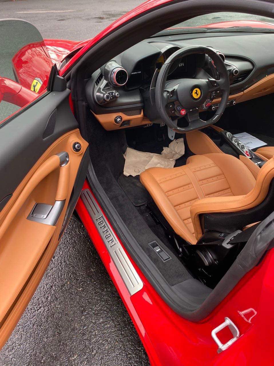 Nội thất của xe Ferrari F8 Tributo