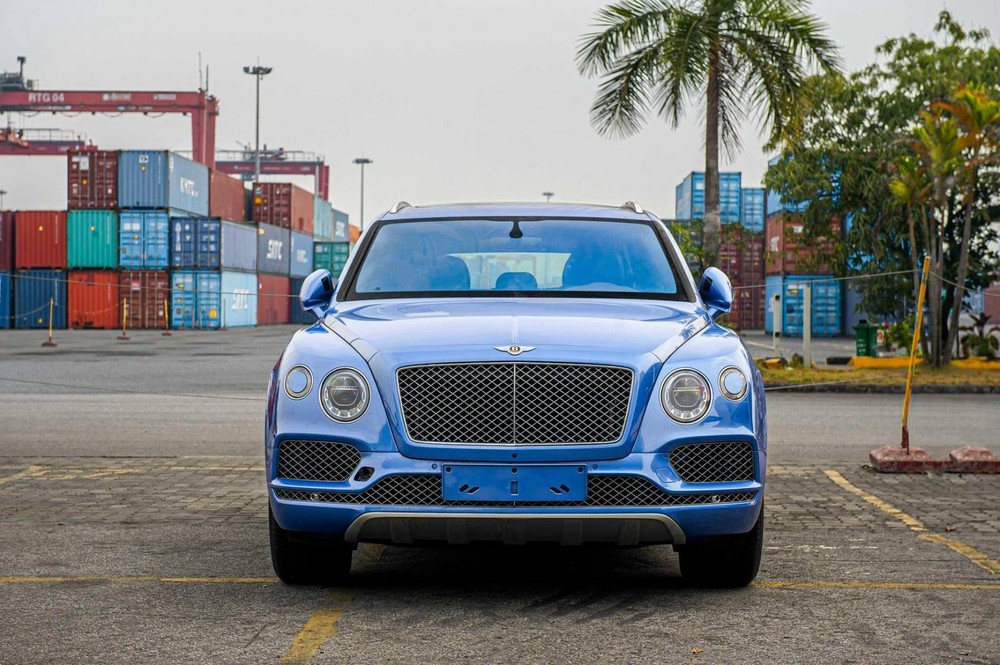 Được biết đây là chiếc xe Bentley Bentayga V8 nhập khẩu chính hãng