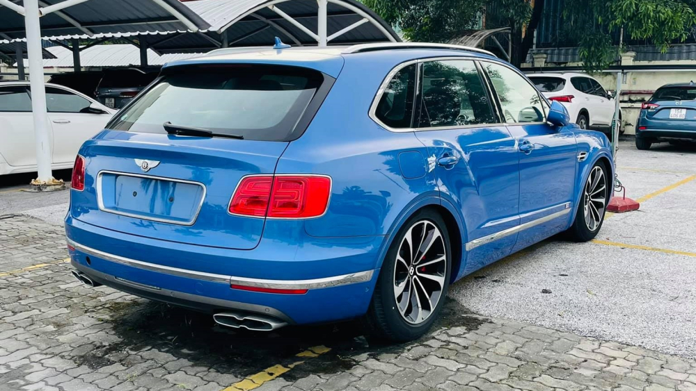 Hình ảnh chụp lại chiếc xe Bentley Bentayga V8 ở cảng Hải Phòng