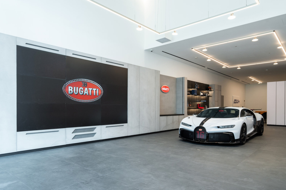 Bên trong phòng trưng bày của Bugatti Singapore với siêu phẩm Chiron Pur Sport