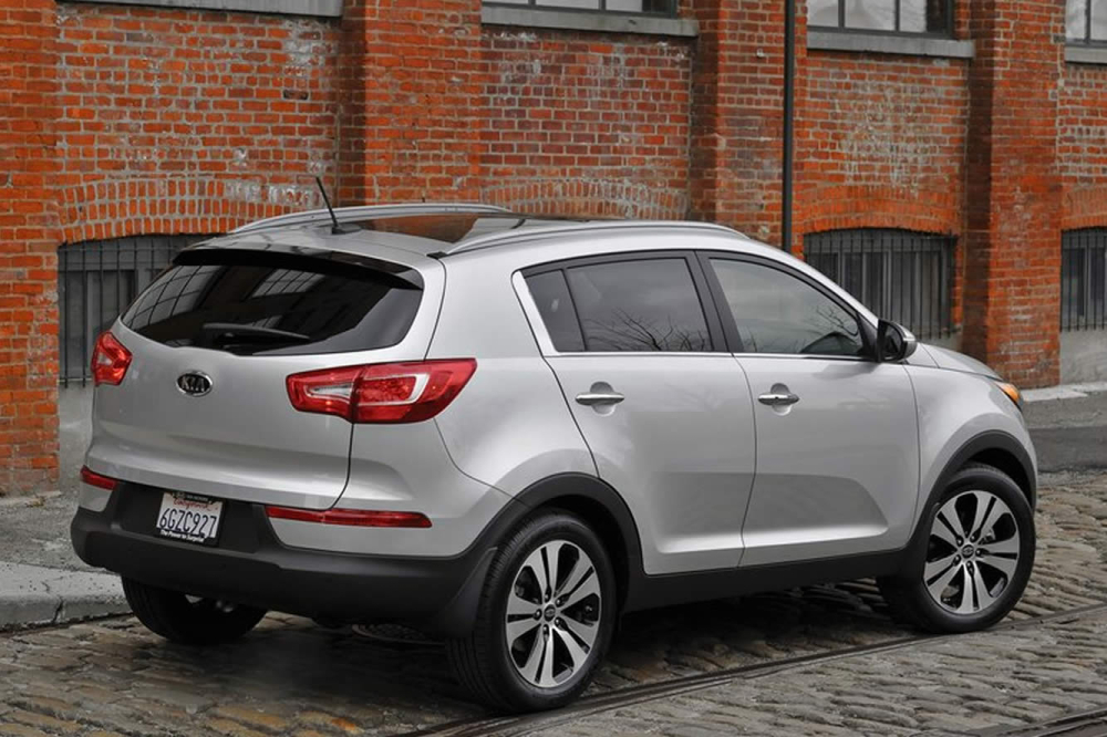 KIA Sportage 2011 với cụm đ&egrave;n phản quang kh&aacute; lớn