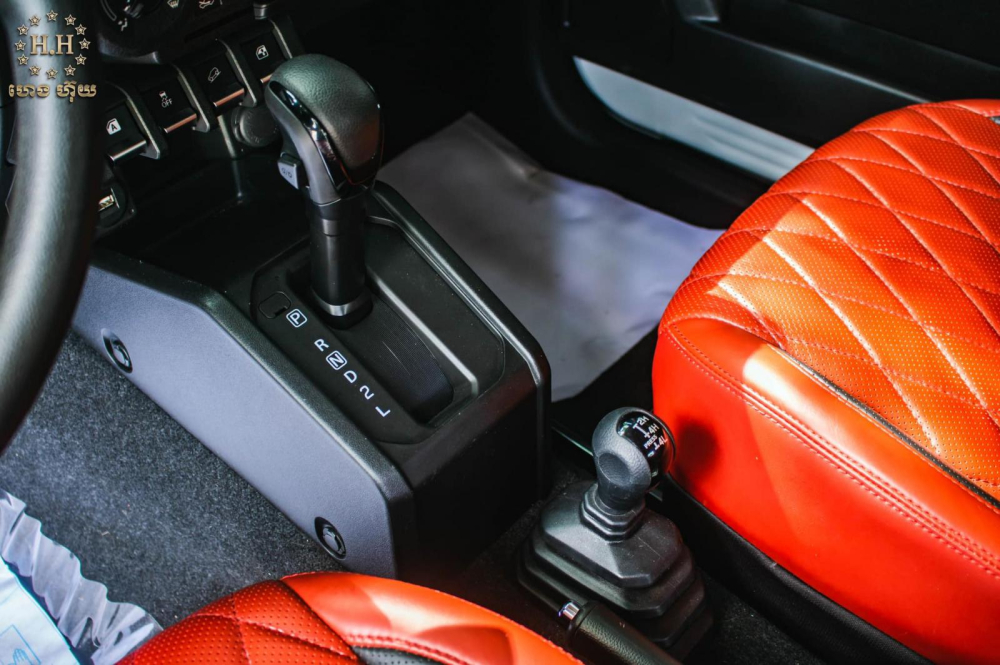 Chiếc Suzuki Jimny độ d&ugrave;ng động cơ nguy&ecirc;n bản