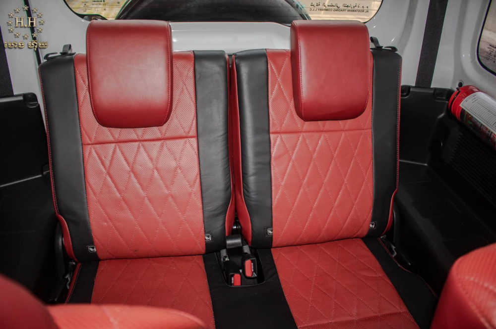 H&agrave;ng ghế sau của chiếc Suzuki Jimny