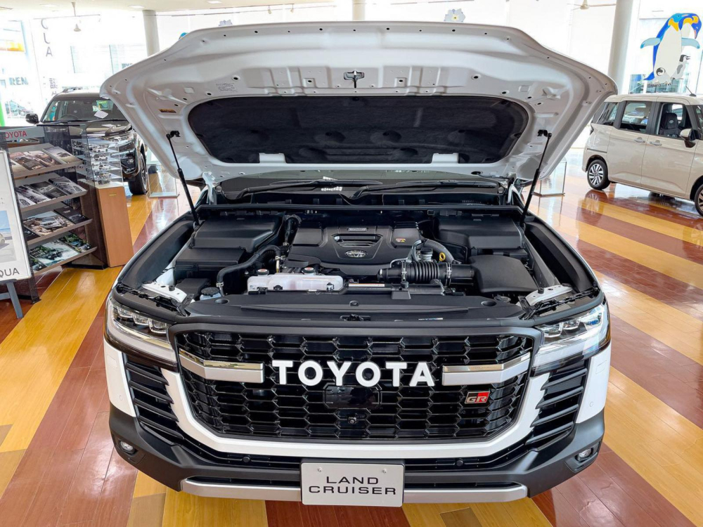 Toyota Land Cruiser GR Sport 2022 có 2 tùy chọn động cơ