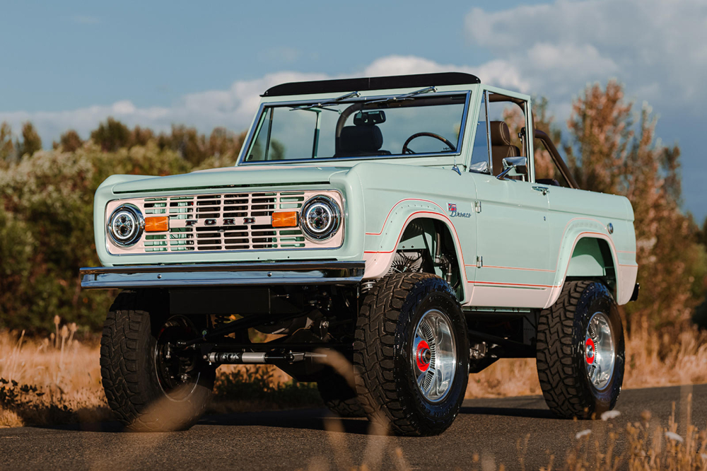 Ph&iacute;a trước của chiếc Ford Bronco  Fuelie Electric