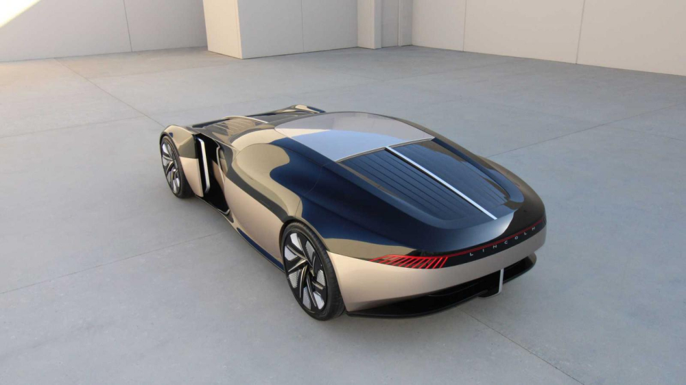 Ph&iacute;a tr&ecirc;n của mẫu concept Lincoln Anniversary