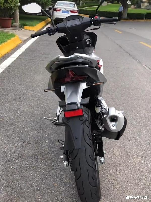 Xe mang thiết kế tổng thể kh&aacute; thể thao v&agrave; kh&iacute; động học